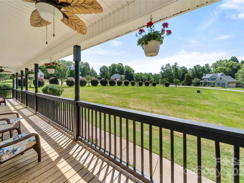 814 Carved Oak Court, York, SC 29745.  MLS# CAR4272954, YatesRealty ID 24204. 