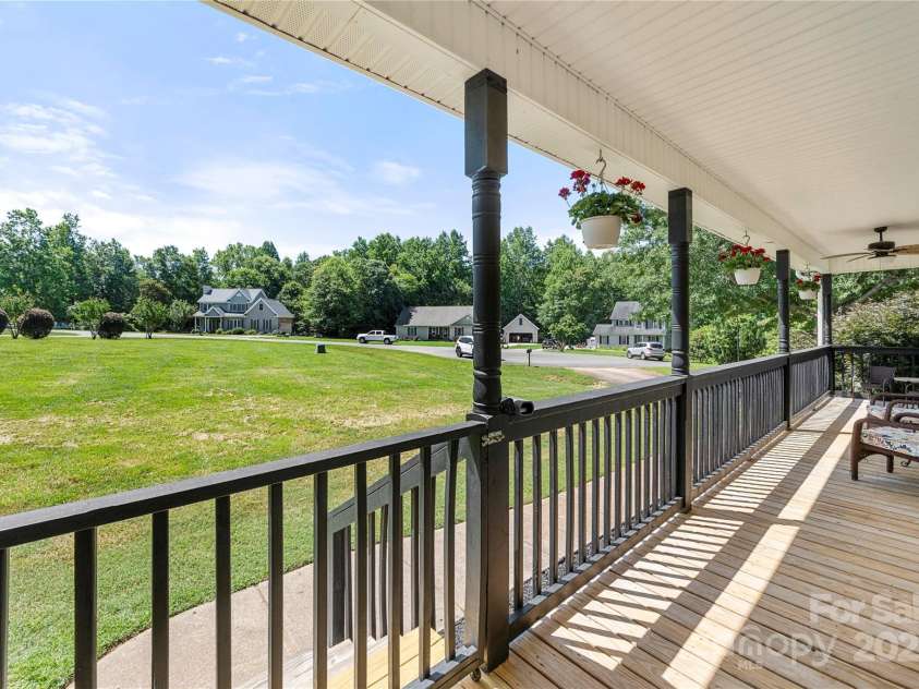 814 Carved Oak Court, York, SC 29745.  MLS# CAR4272954, YatesRealty ID 24204. 