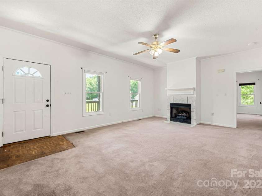 814 Carved Oak Court, York, SC 29745.  MLS# CAR4272954, YatesRealty ID 24204. 