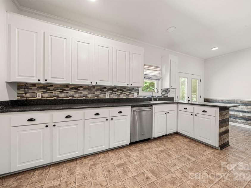 814 Carved Oak Court, York, SC 29745.  MLS# CAR4272954, YatesRealty ID 24204. 