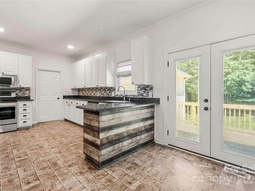 814 Carved Oak Court, York, SC 29745.  MLS# CAR4272954, YatesRealty ID 24204. 