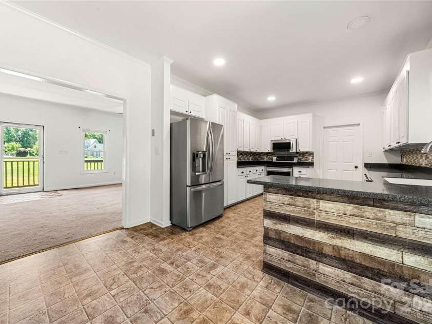 814 Carved Oak Court, York, SC 29745.  MLS# CAR4272954, YatesRealty ID 24204. 