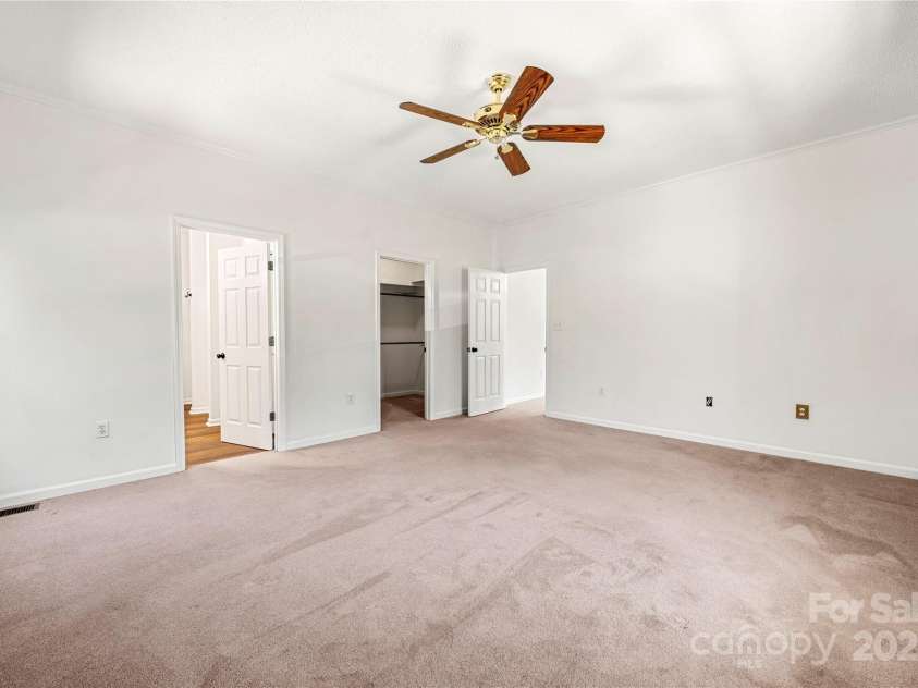 814 Carved Oak Court, York, SC 29745.  MLS# CAR4272954, YatesRealty ID 24204. 