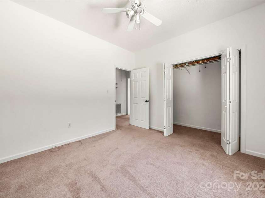 814 Carved Oak Court, York, SC 29745.  MLS# CAR4272954, YatesRealty ID 24204. 