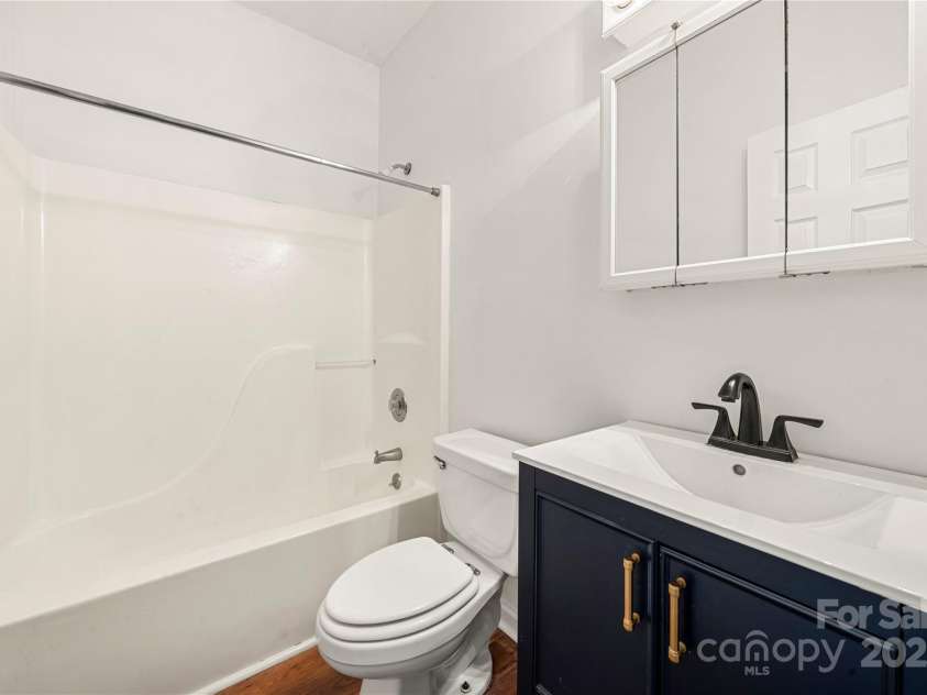 814 Carved Oak Court, York, SC 29745.  MLS# CAR4272954, YatesRealty ID 24204. 