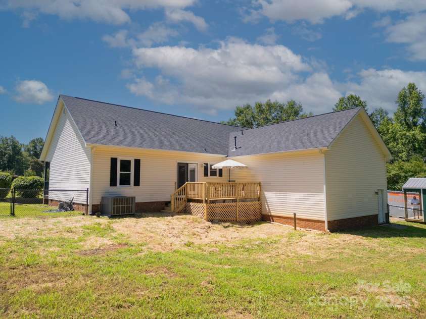 814 Carved Oak Court, York, SC 29745.  MLS# CAR4272954, YatesRealty ID 24204. 