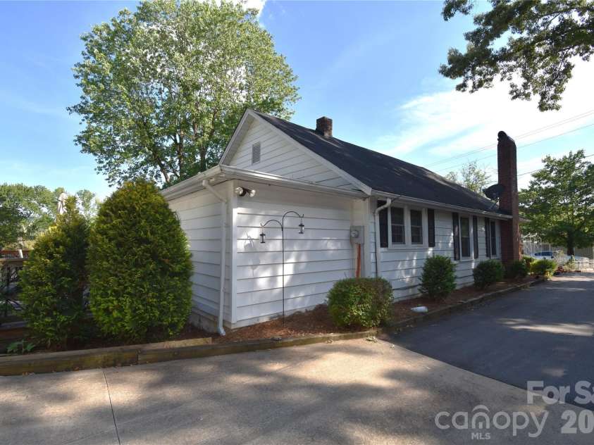 212 Sharon Avenue, Lenoir, NC 28645.  MLS# CAR4384971, YatesRealty ID 24205. 