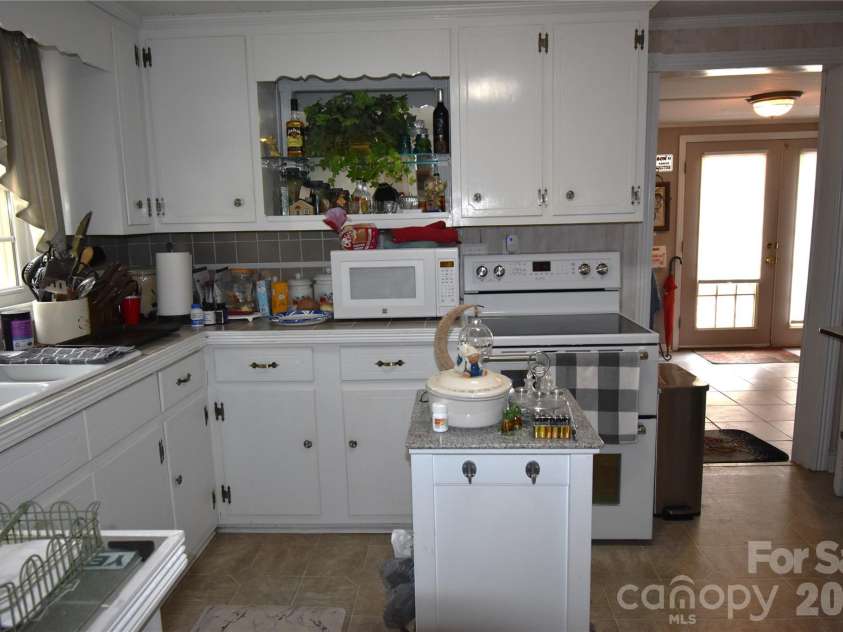 212 Sharon Avenue, Lenoir, NC 28645.  MLS# CAR4384971, YatesRealty ID 24205. 