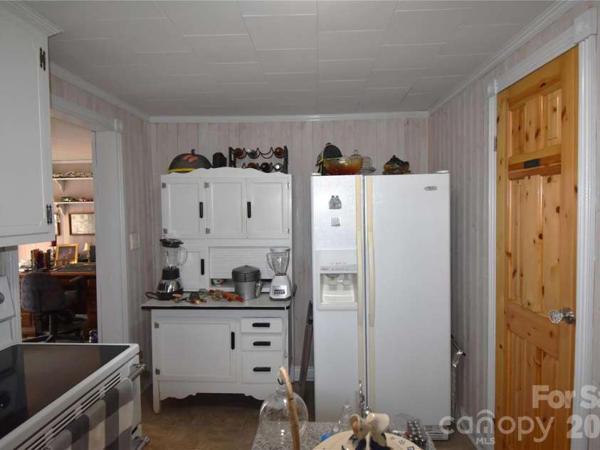 212 Sharon Avenue, Lenoir, NC 28645.  MLS# CAR4384971, YatesRealty ID 24205. 