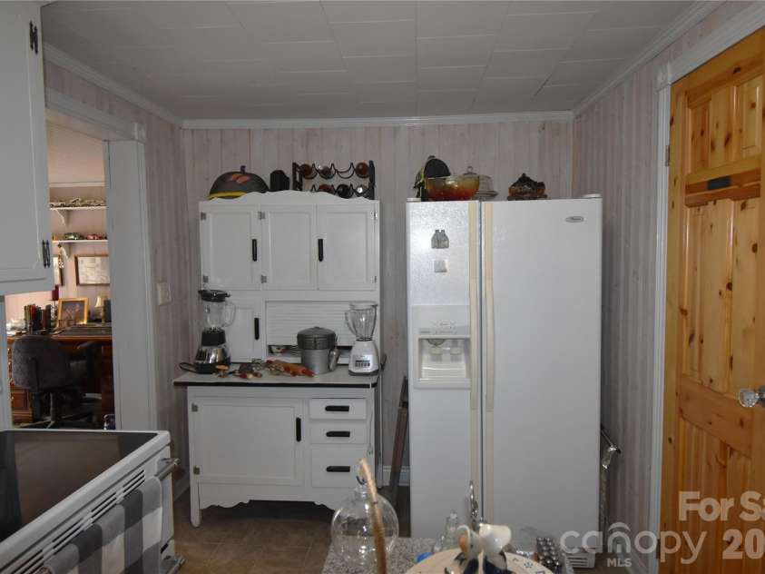 212 Sharon Avenue, Lenoir, NC 28645.  MLS# CAR4384971, YatesRealty ID 24205. 