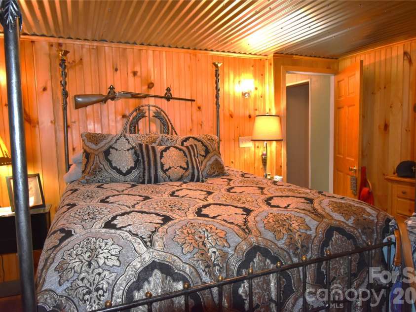 212 Sharon Avenue, Lenoir, NC 28645.  MLS# CAR4384971, YatesRealty ID 24205. 