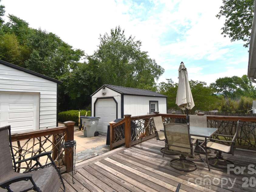 212 Sharon Avenue, Lenoir, NC 28645.  MLS# CAR4384971, YatesRealty ID 24205. 