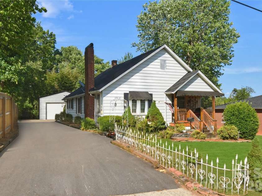 212 Sharon Avenue, Lenoir, NC 28645.  MLS# CAR4384971, YatesRealty ID 24205. 