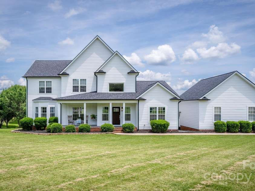 594 Patterson Farm Road, Mooresville, NC 28115.  MLS# CAR4274191, YatesRealty ID 24205. 
