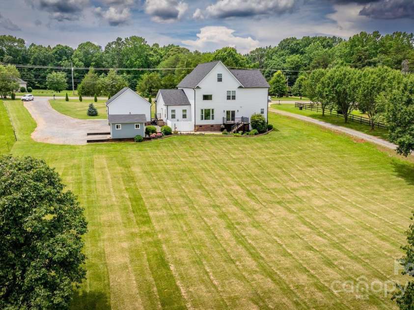 594 Patterson Farm Road, Mooresville, NC 28115.  MLS# CAR4274191, YatesRealty ID 24205. 