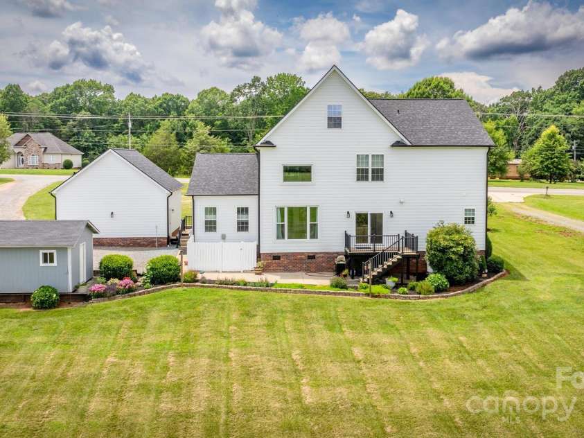 594 Patterson Farm Road, Mooresville, NC 28115.  MLS# CAR4274191, YatesRealty ID 24205. 
