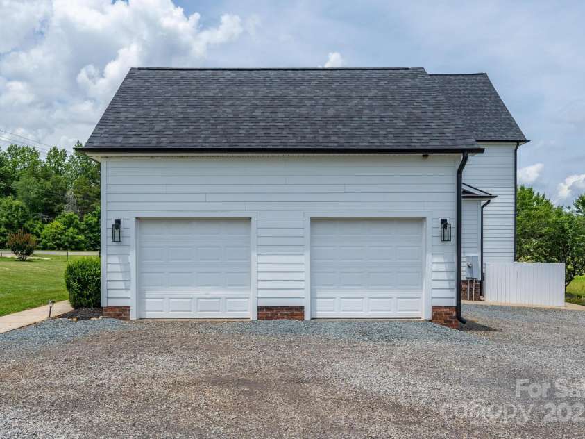 594 Patterson Farm Road, Mooresville, NC 28115.  MLS# CAR4274191, YatesRealty ID 24205. 