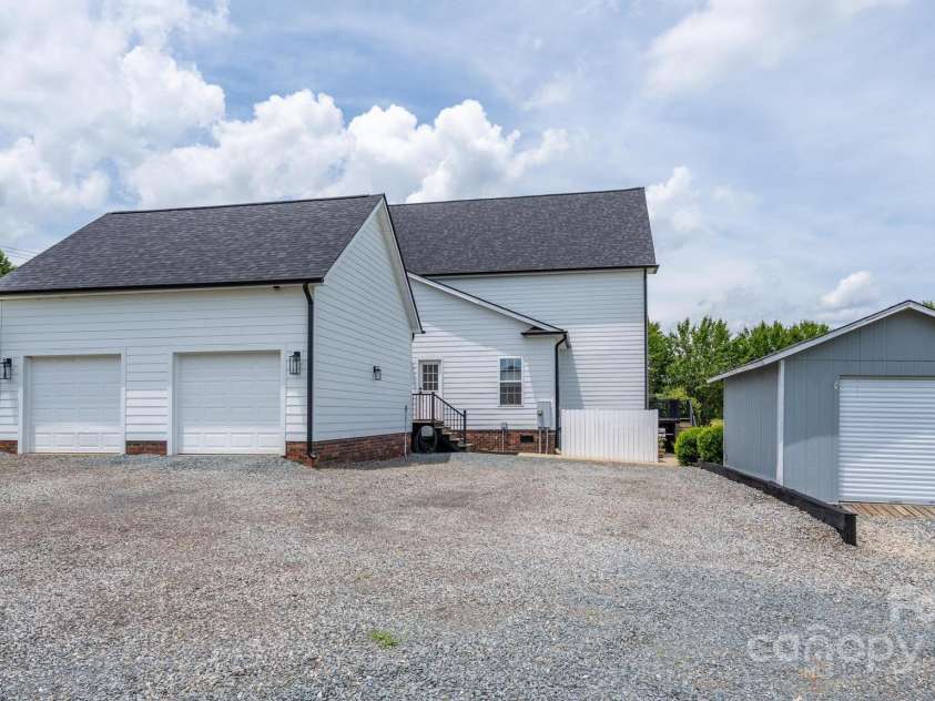 594 Patterson Farm Road, Mooresville, NC 28115.  MLS# CAR4274191, YatesRealty ID 24205. 