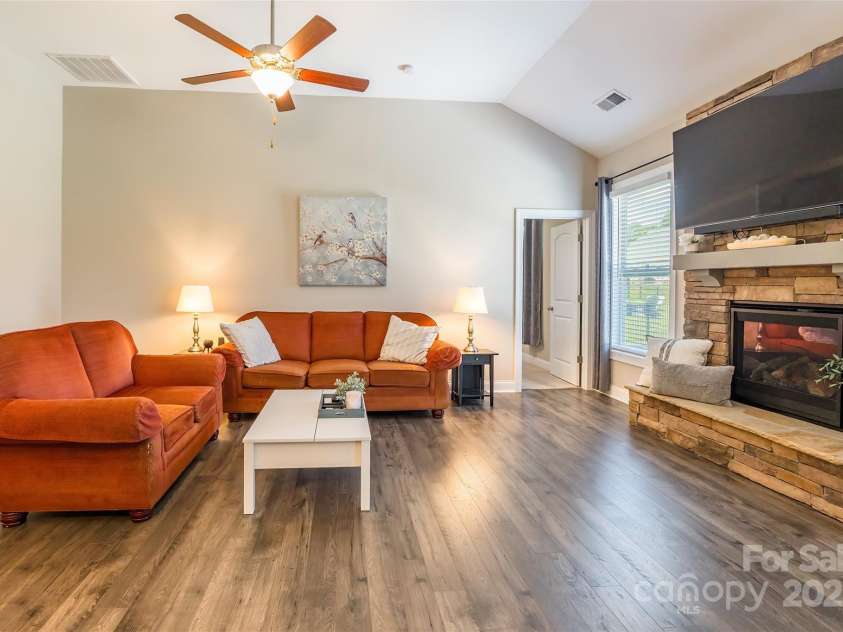 385 Willow Tree Drive, Rock Hill, SC 29732.  MLS# CAR4270668, YatesRealty ID 24206. 