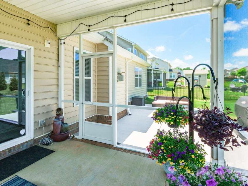 385 Willow Tree Drive, Rock Hill, SC 29732.  MLS# CAR4270668, YatesRealty ID 24206. 