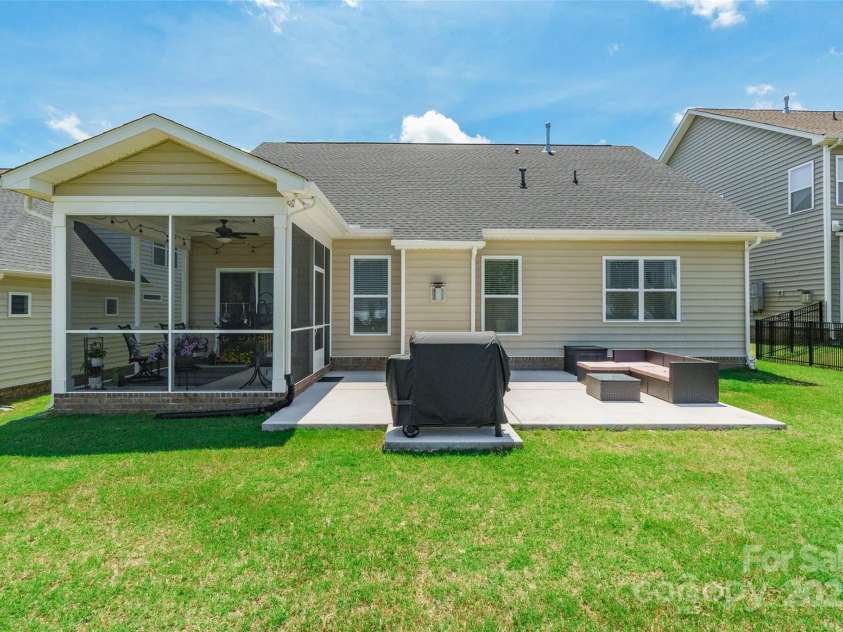 385 Willow Tree Drive, Rock Hill, SC 29732.  MLS# CAR4270668, YatesRealty ID 24206. 