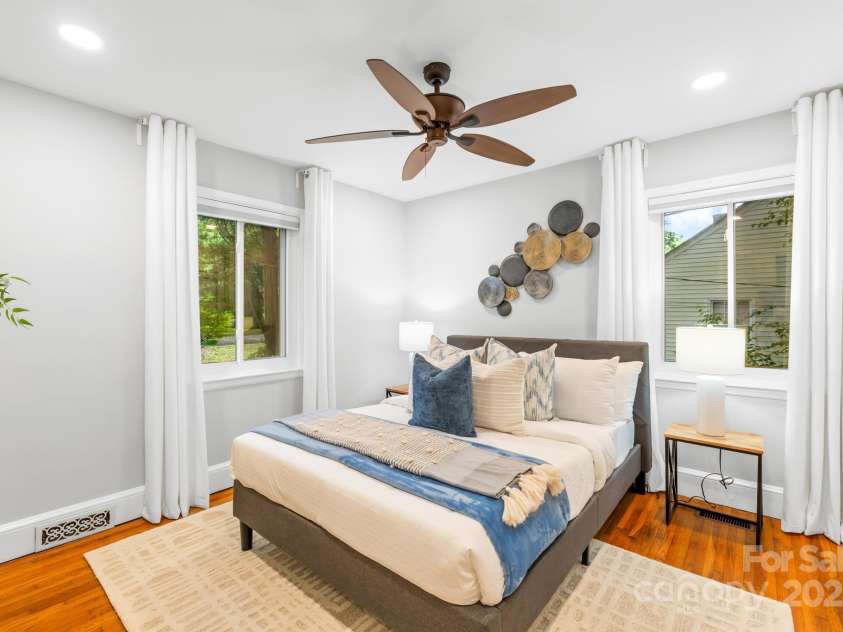 4114 Stacy Boulevard, Charlotte, NC 28209.  MLS# CAR4258425, YatesRealty ID 24208. Boasting original hardwood floors and a soothing color scheme, the secondary bedroom provides a warm and restful atmosphere.
