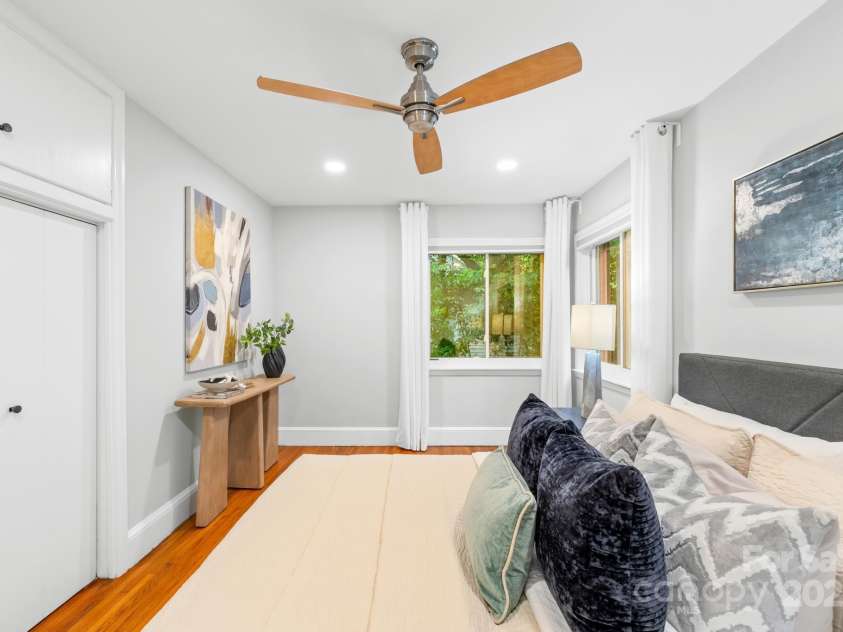 4114 Stacy Boulevard, Charlotte, NC 28209.  MLS# CAR4258425, YatesRealty ID 24208. The primary bedroom combines classic hardwood flooring with soft, neutral walls, recessed lighting and a ceiling fan for added comfort.