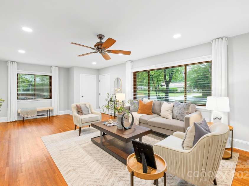 4114 Stacy Boulevard, Charlotte, NC 28209.  MLS# CAR4258425, YatesRealty ID 24208. The spacious living area features original hardwood floors, recessed lighting and a fireplace, creating a warm and inviting atmosphere.
