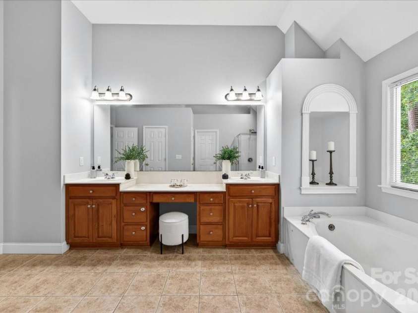 6410 Latta Springs Circle, Huntersville, NC 28078.  MLS# CAR4381760, YatesRealty ID 24208. 