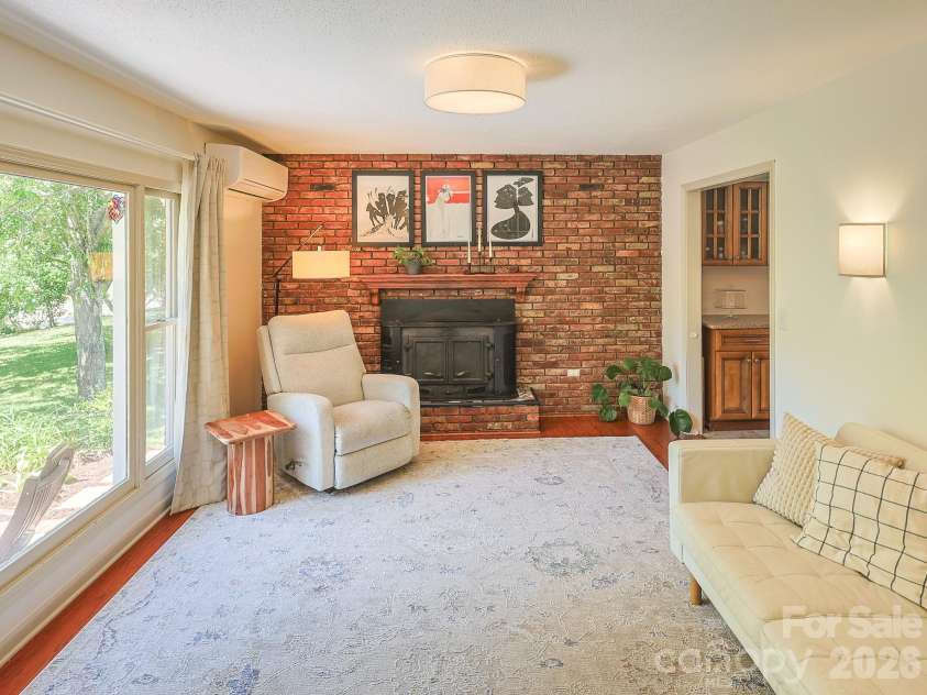 378 Dillingham Circle, Asheville, NC 28805.  MLS# CAR4383146, YatesRealty ID 24209. 