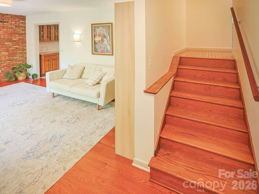 378 Dillingham Circle, Asheville, NC 28805.  MLS# CAR4383146, YatesRealty ID 24209. 