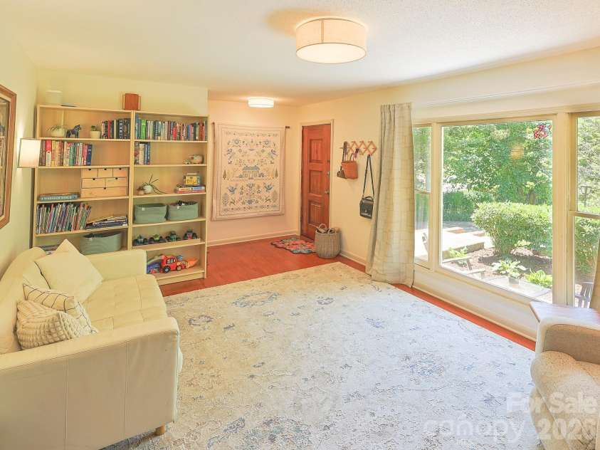 378 Dillingham Circle, Asheville, NC 28805.  MLS# CAR4383146, YatesRealty ID 24209. 
