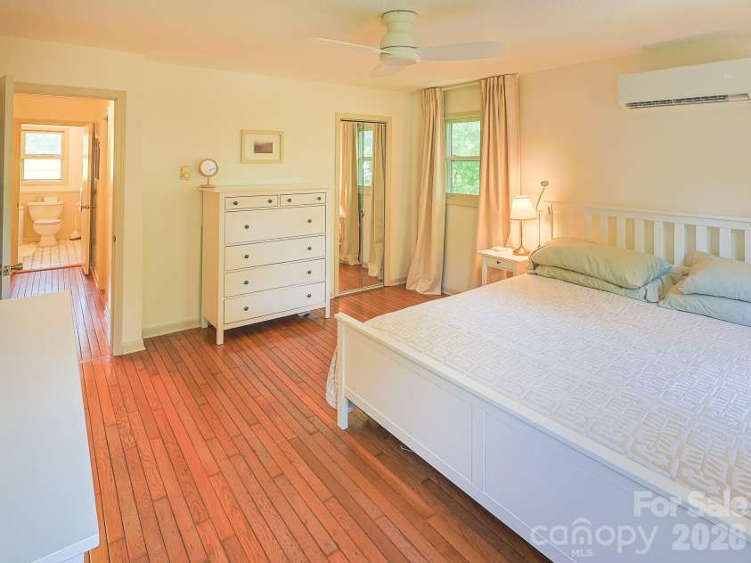 378 Dillingham Circle, Asheville, NC 28805.  MLS# CAR4383146, YatesRealty ID 24209. 