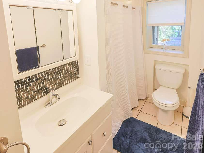 378 Dillingham Circle, Asheville, NC 28805.  MLS# CAR4383146, YatesRealty ID 24209. 