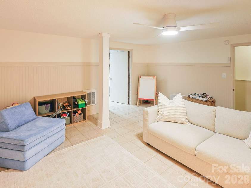 378 Dillingham Circle, Asheville, NC 28805.  MLS# CAR4383146, YatesRealty ID 24209. 