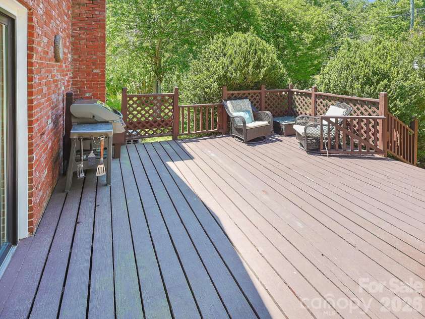 378 Dillingham Circle, Asheville, NC 28805.  MLS# CAR4383146, YatesRealty ID 24209. 
