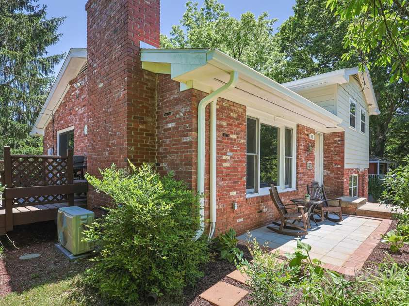 378 Dillingham Circle, Asheville, NC 28805.  MLS# CAR4383146, YatesRealty ID 24209. 