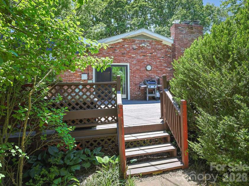 378 Dillingham Circle, Asheville, NC 28805.  MLS# CAR4383146, YatesRealty ID 24209. 