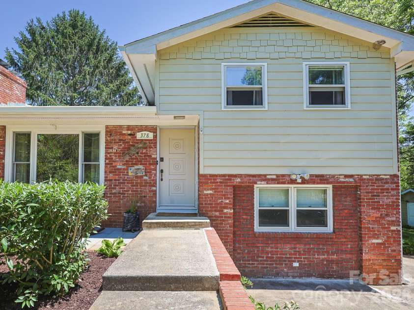 378 Dillingham Circle, Asheville, NC 28805.  MLS# CAR4383146, YatesRealty ID 24209. 