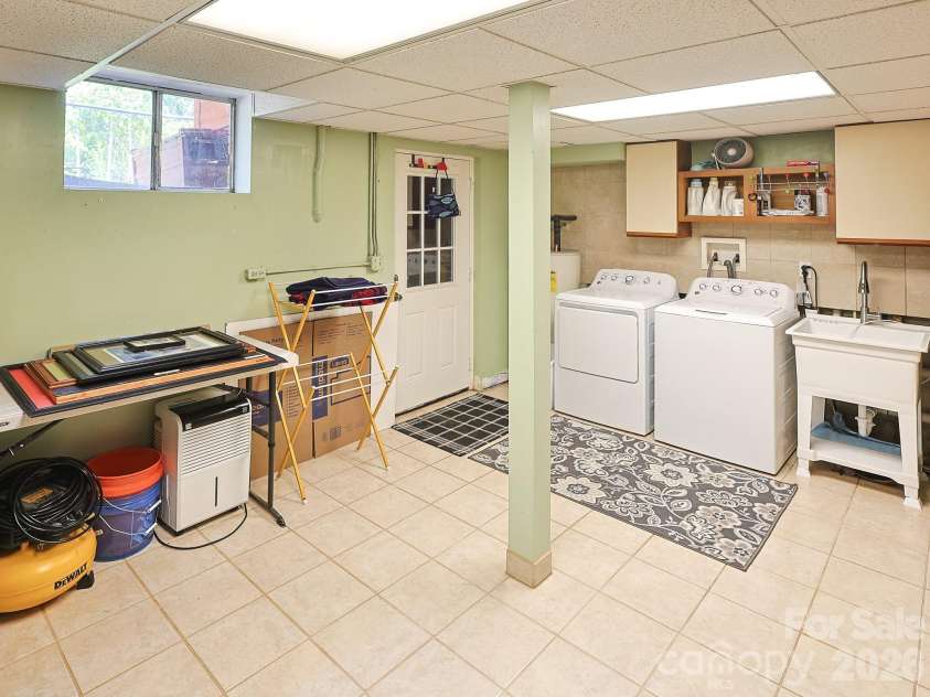 378 Dillingham Circle, Asheville, NC 28805.  MLS# CAR4383146, YatesRealty ID 24209. 