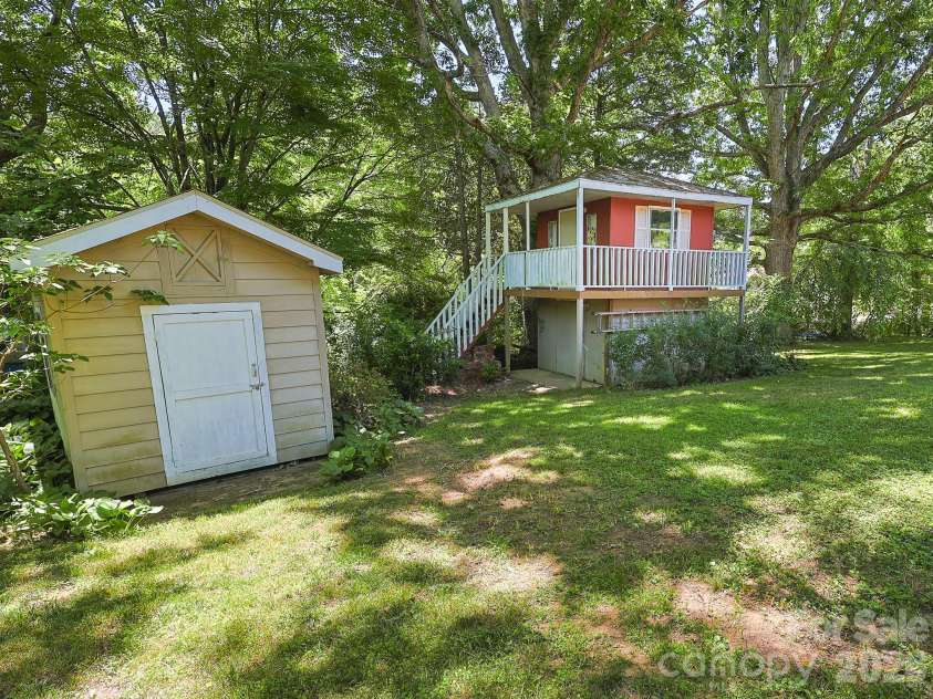378 Dillingham Circle, Asheville, NC 28805.  MLS# CAR4383146, YatesRealty ID 24209. 