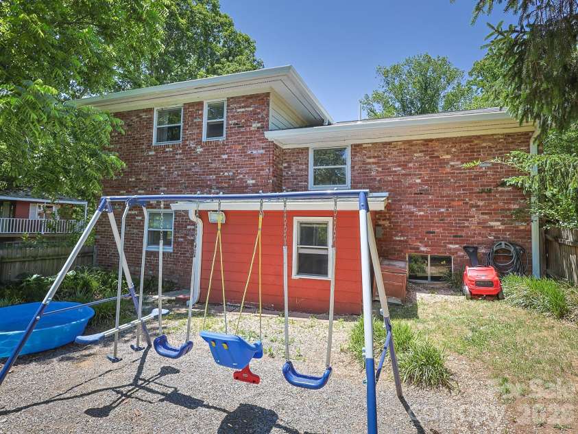 378 Dillingham Circle, Asheville, NC 28805.  MLS# CAR4383146, YatesRealty ID 24209. 