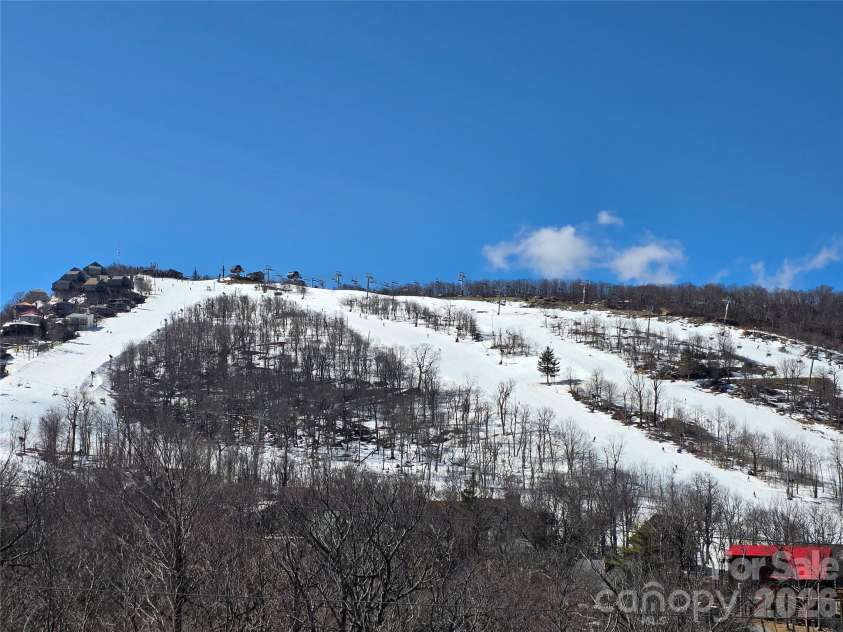 108 Northridge Road, Banner Elk, NC 28604.  MLS# CAR4351937, YatesRealty ID 2421. Beach mountain