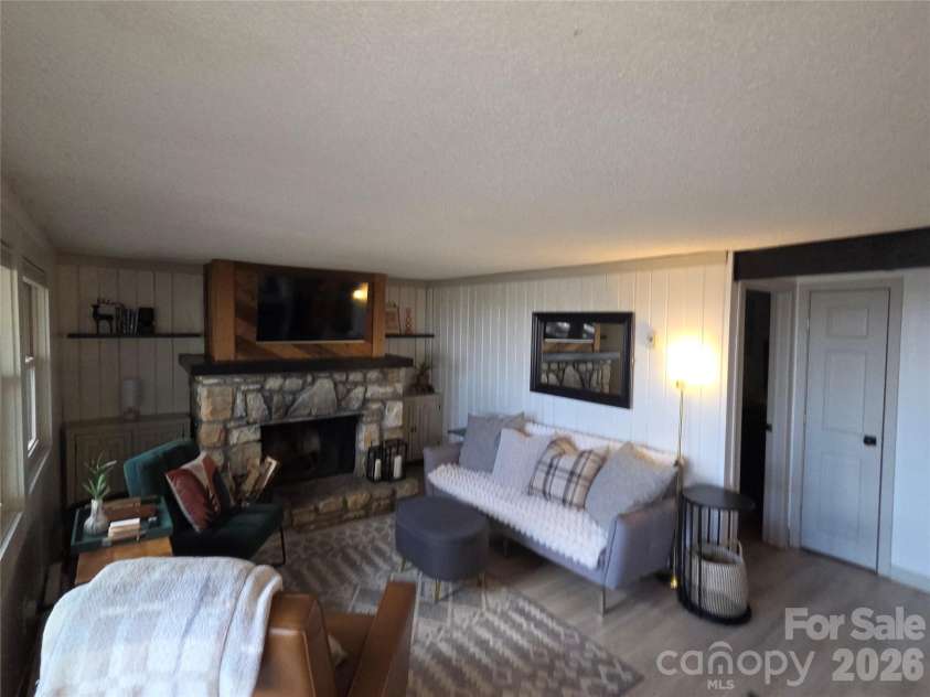 108 Northridge Road, Banner Elk, NC 28604.  MLS# CAR4351937, YatesRealty ID 2421. Great room