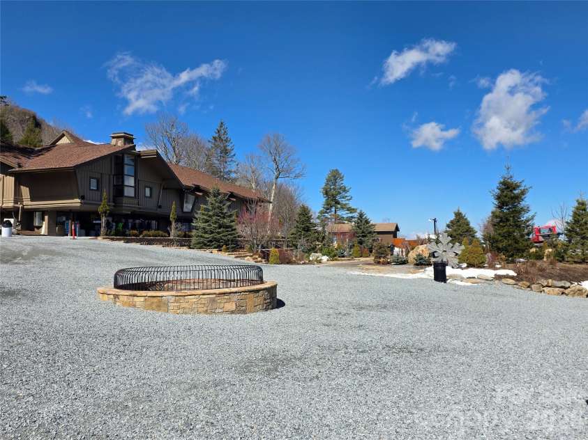 108 Northridge Road, Banner Elk, NC 28604.  MLS# CAR4351937, YatesRealty ID 2421. Ski resort