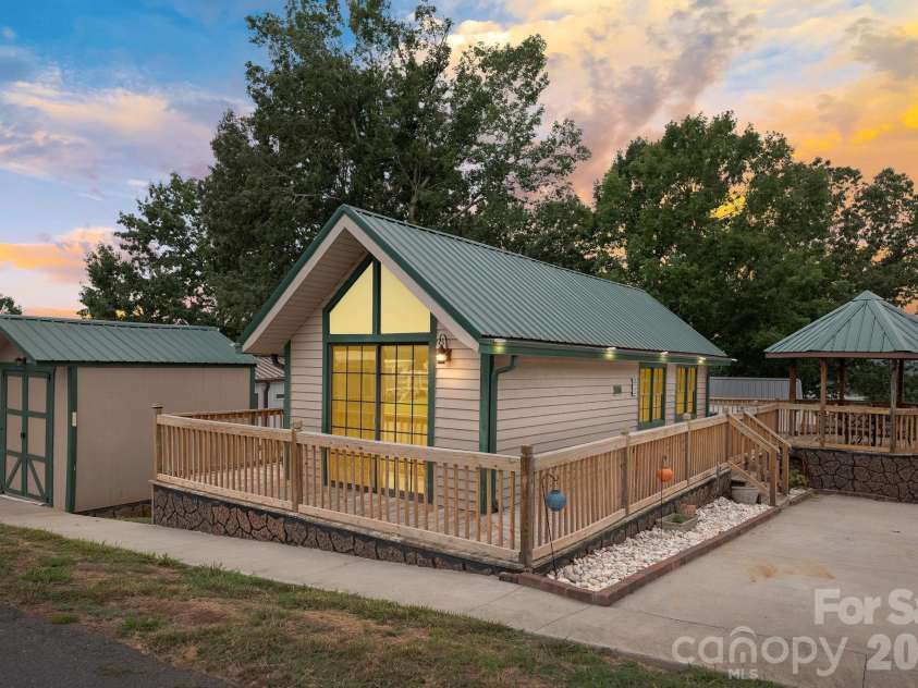 123 Grand View Drive, New London, NC 28127.  MLS# CAR4335956, YatesRealty ID 2421. 