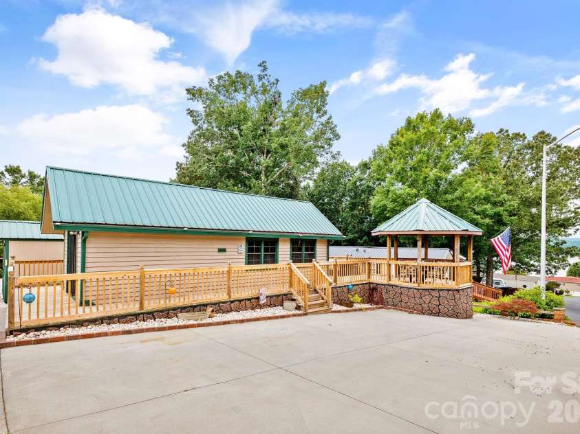 123 Grand View Drive, New London, NC 28127.  MLS# CAR4335956, YatesRealty ID 2421. 