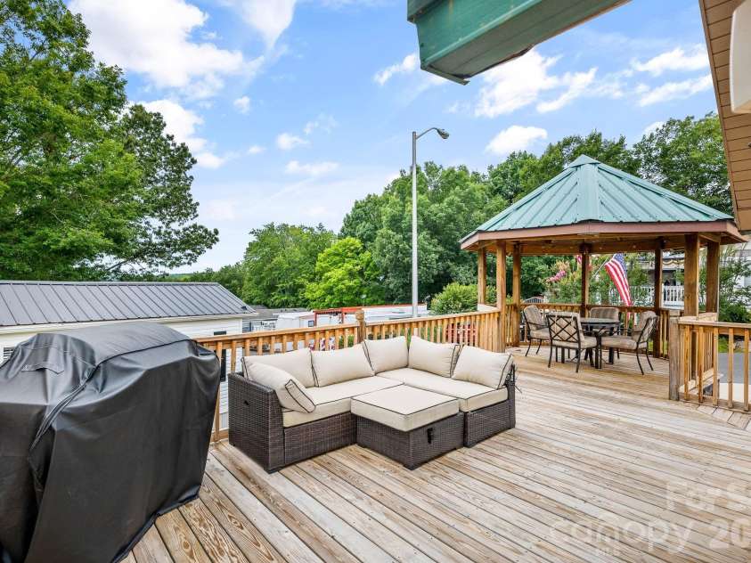 123 Grand View Drive, New London, NC 28127.  MLS# CAR4335956, YatesRealty ID 2421. 