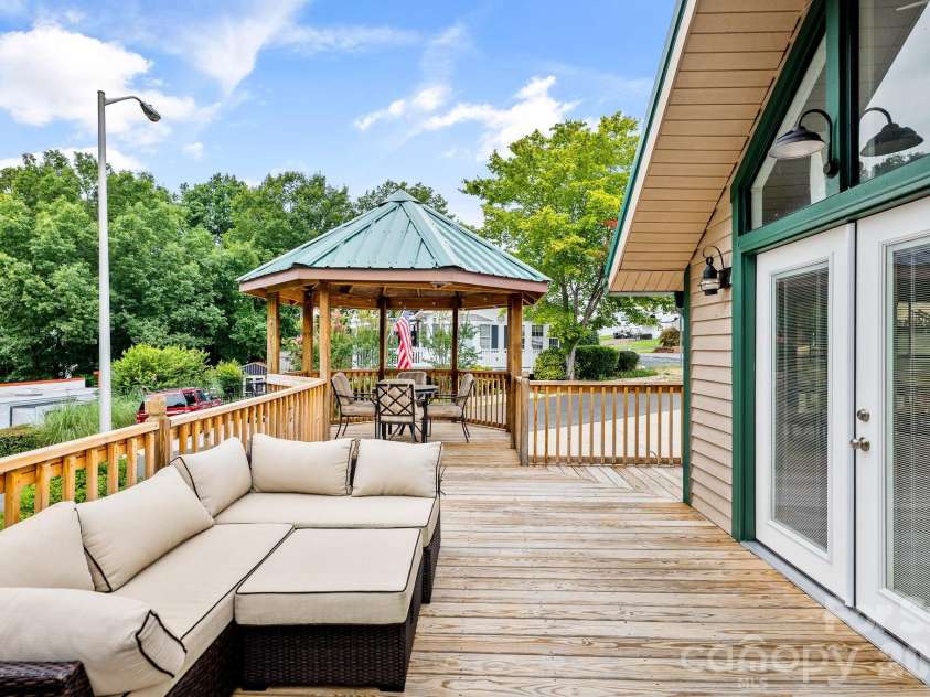 123 Grand View Drive, New London, NC 28127.  MLS# CAR4335956, YatesRealty ID 2421. 