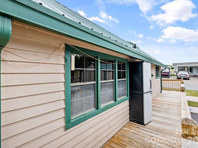 123 Grand View Drive, New London, NC 28127.  MLS# CAR4335956, YatesRealty ID 2421. 